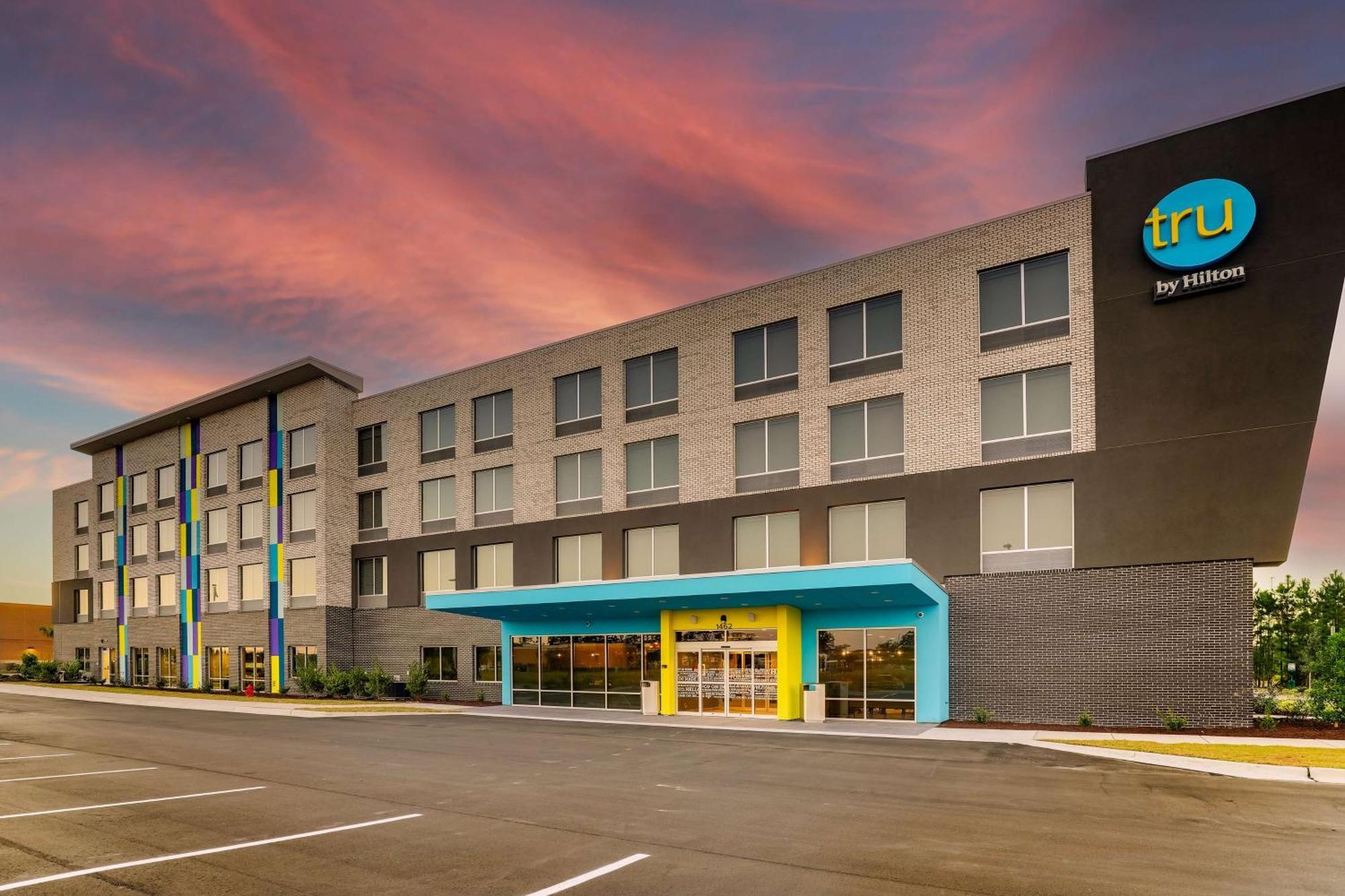 Tru By Hilton Leland Wilmington Hotel Exterior photo