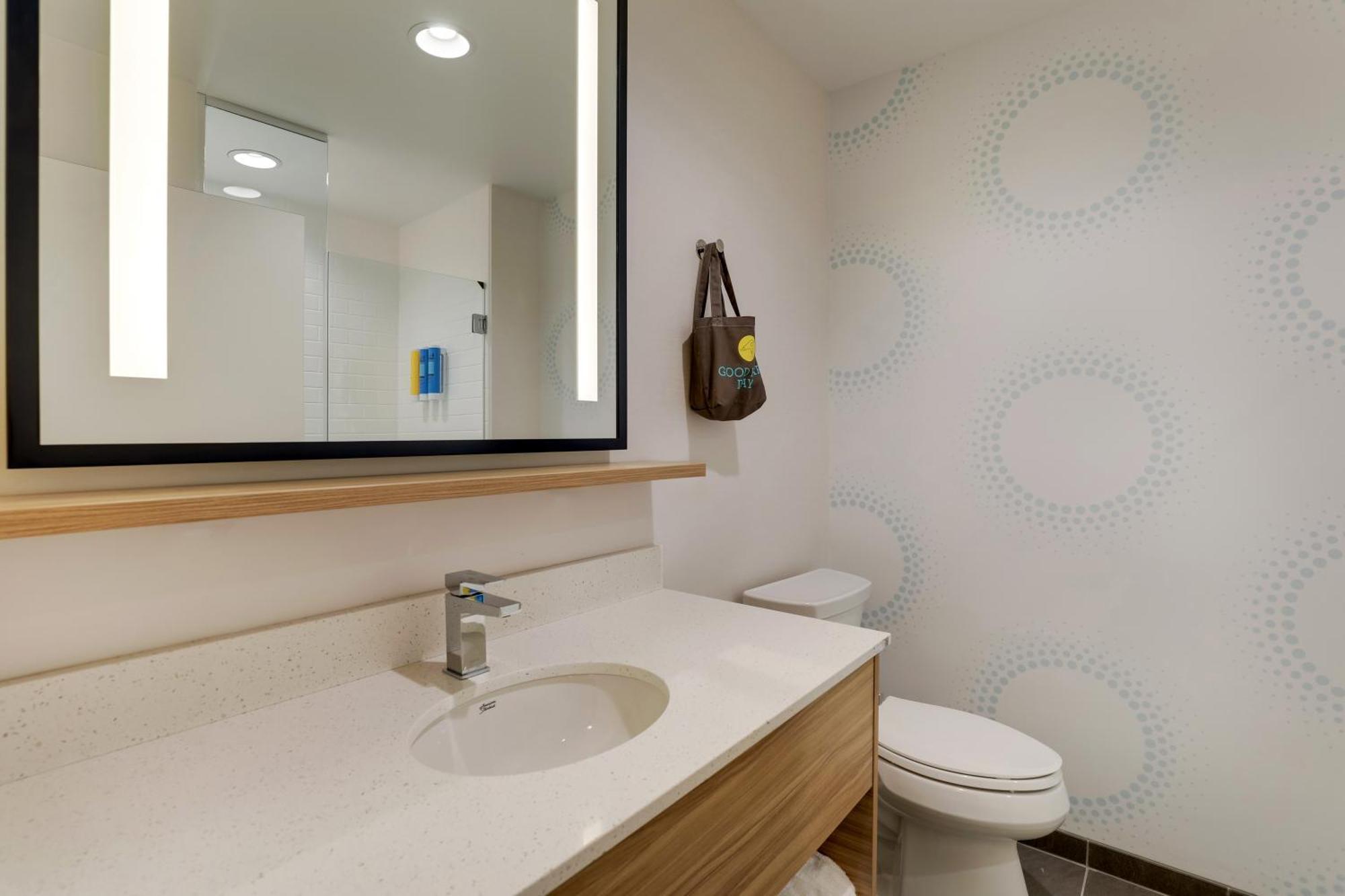 Tru By Hilton Leland Wilmington Hotel Exterior photo